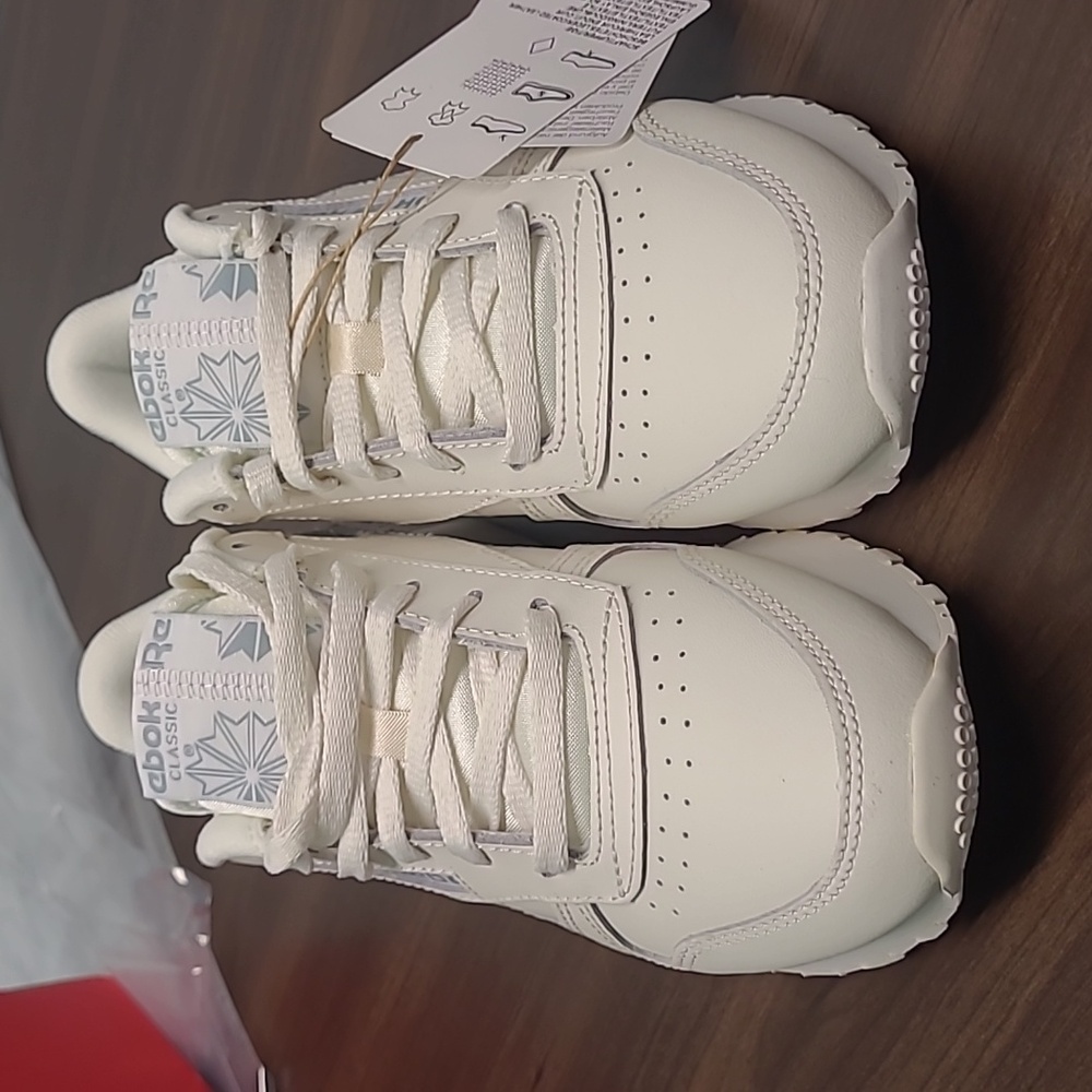 Reebok Size 5 White and Sea Grey Classic Leather Running Shoe